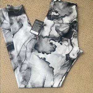 Onzie new Long XS Black and White Marble Print Leggings